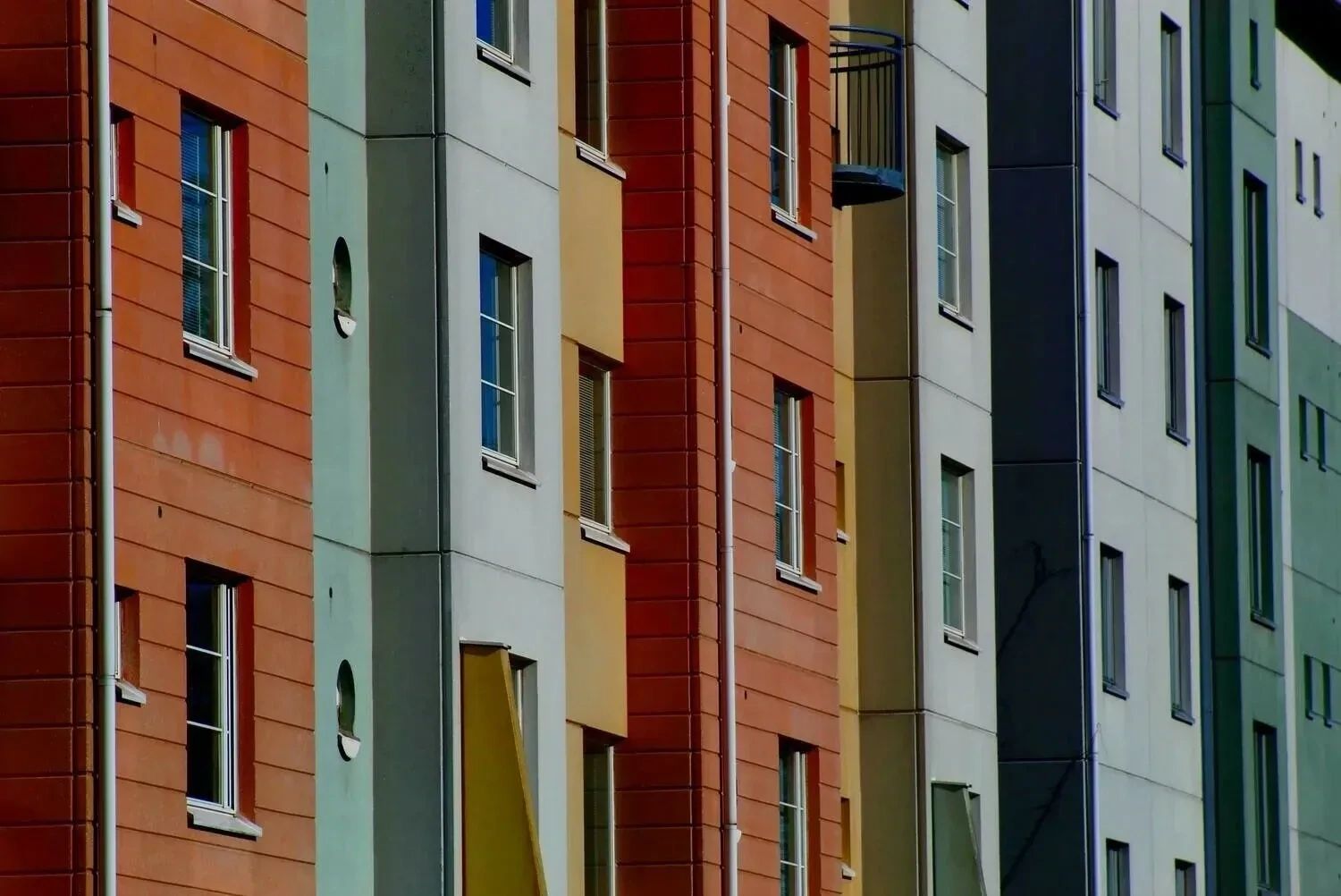 Trace the owner of a property Block of multiple flats where Find UK People can locate the owner of any of the properties