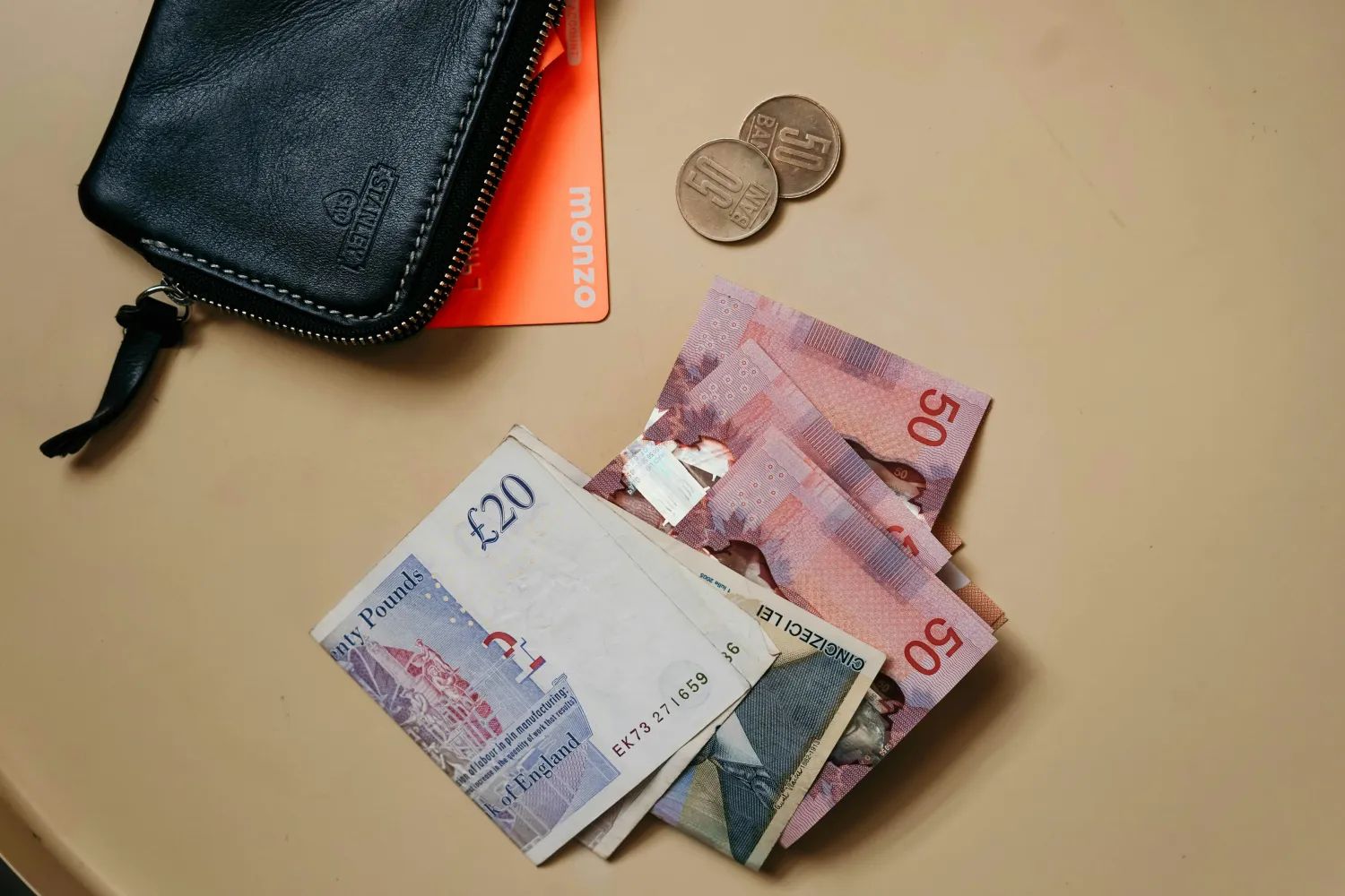 Debtor or legal tracing Wallet with money to show the Debtor and legal claim tracing service to locate a current and verified UK address