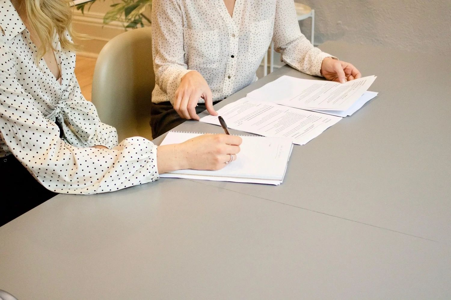 Pre-litigation Report Solicitor at a desk reviewing a pre-sue report to show the Pre-sue and pre-litigation asset reporting service